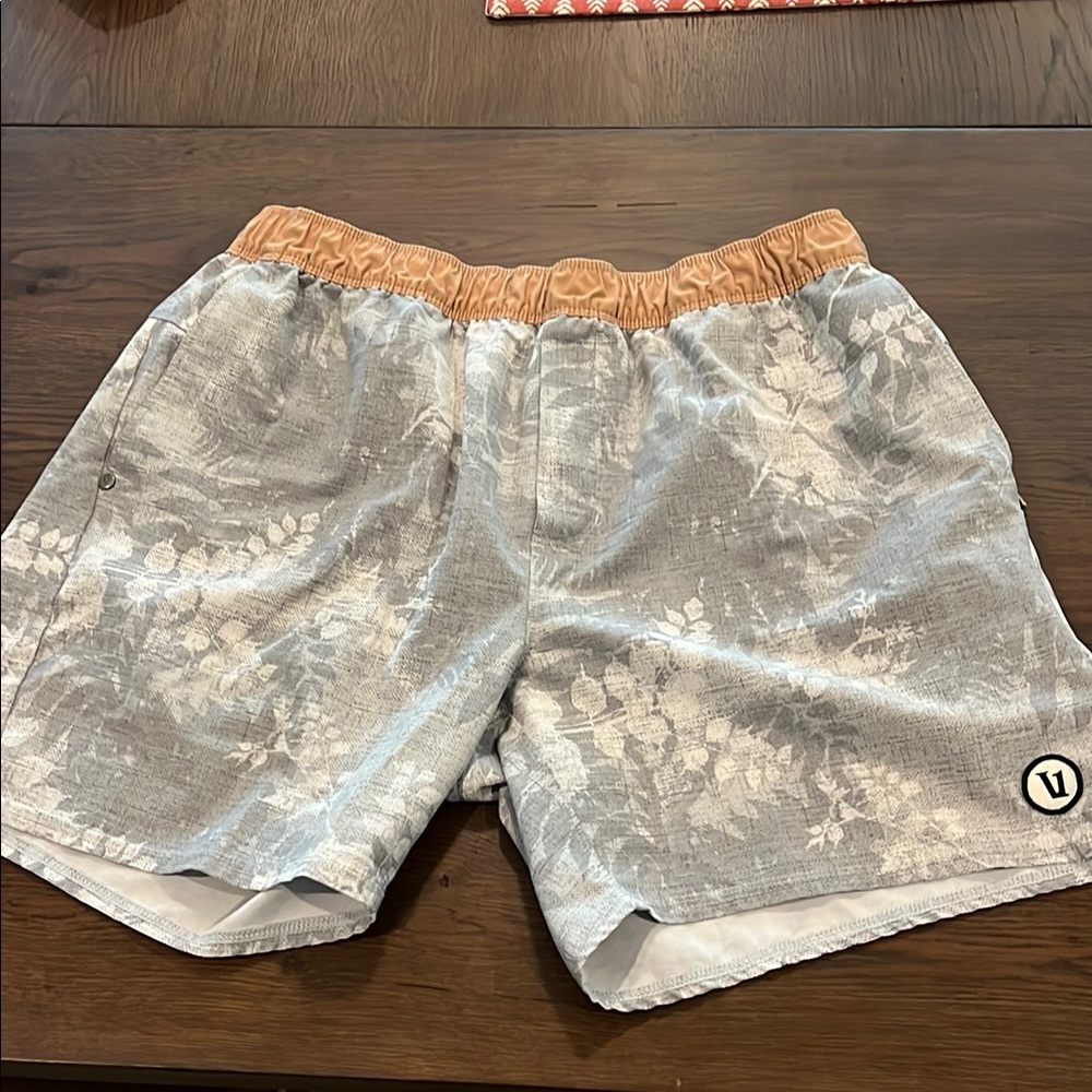 Vuori floral men’s shorts M